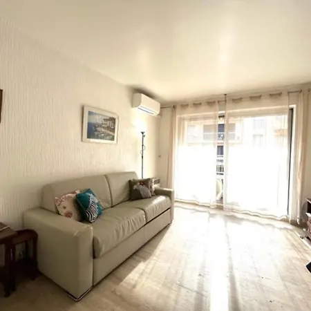 Lumineux A 30m De La Plage, Balcon, Clim, Commerces A Cote - Fr-1-226-444